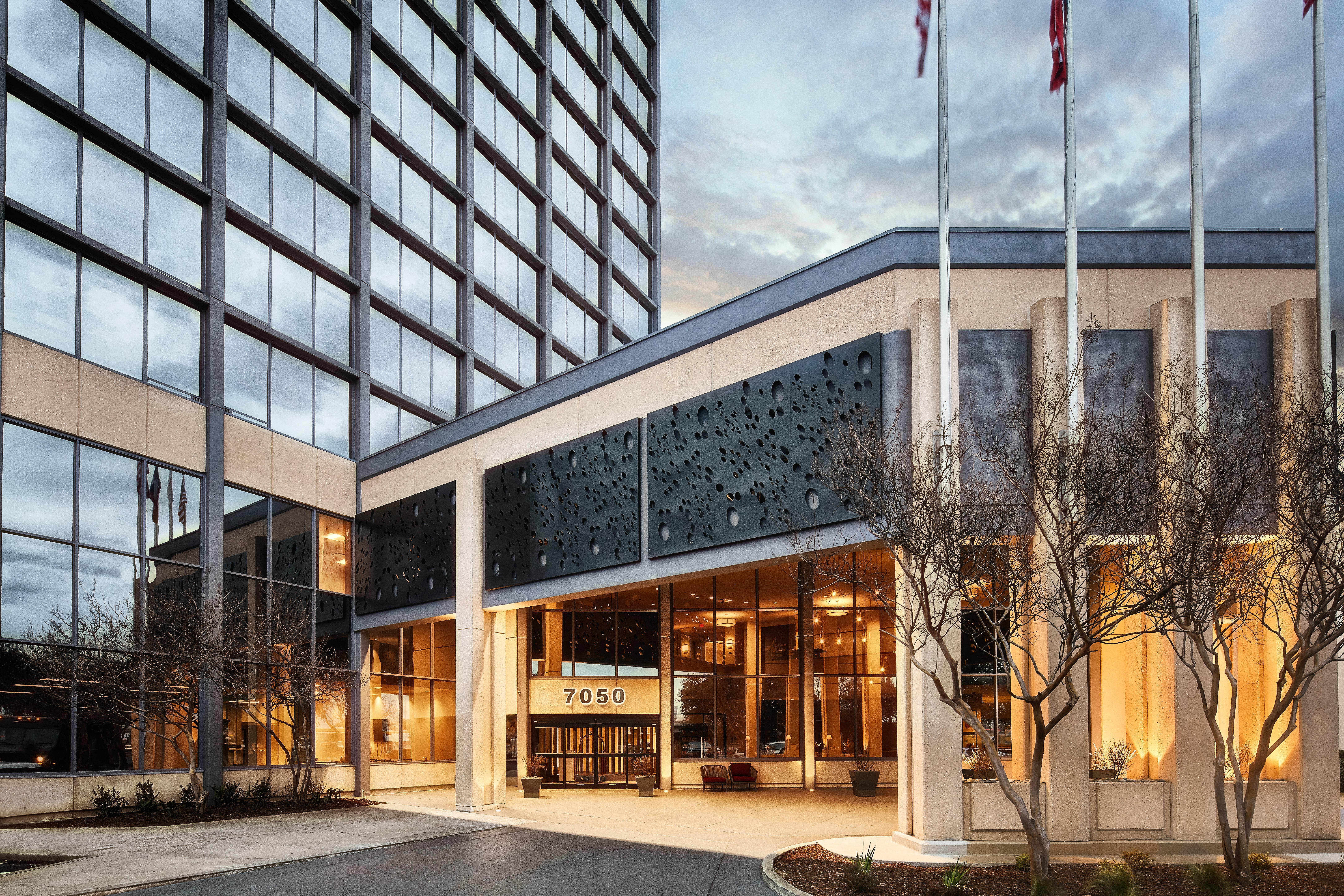 Crowne Plaza Dallas Market Ctr - Love Field, An Ihg Hotel מראה חיצוני תמונה