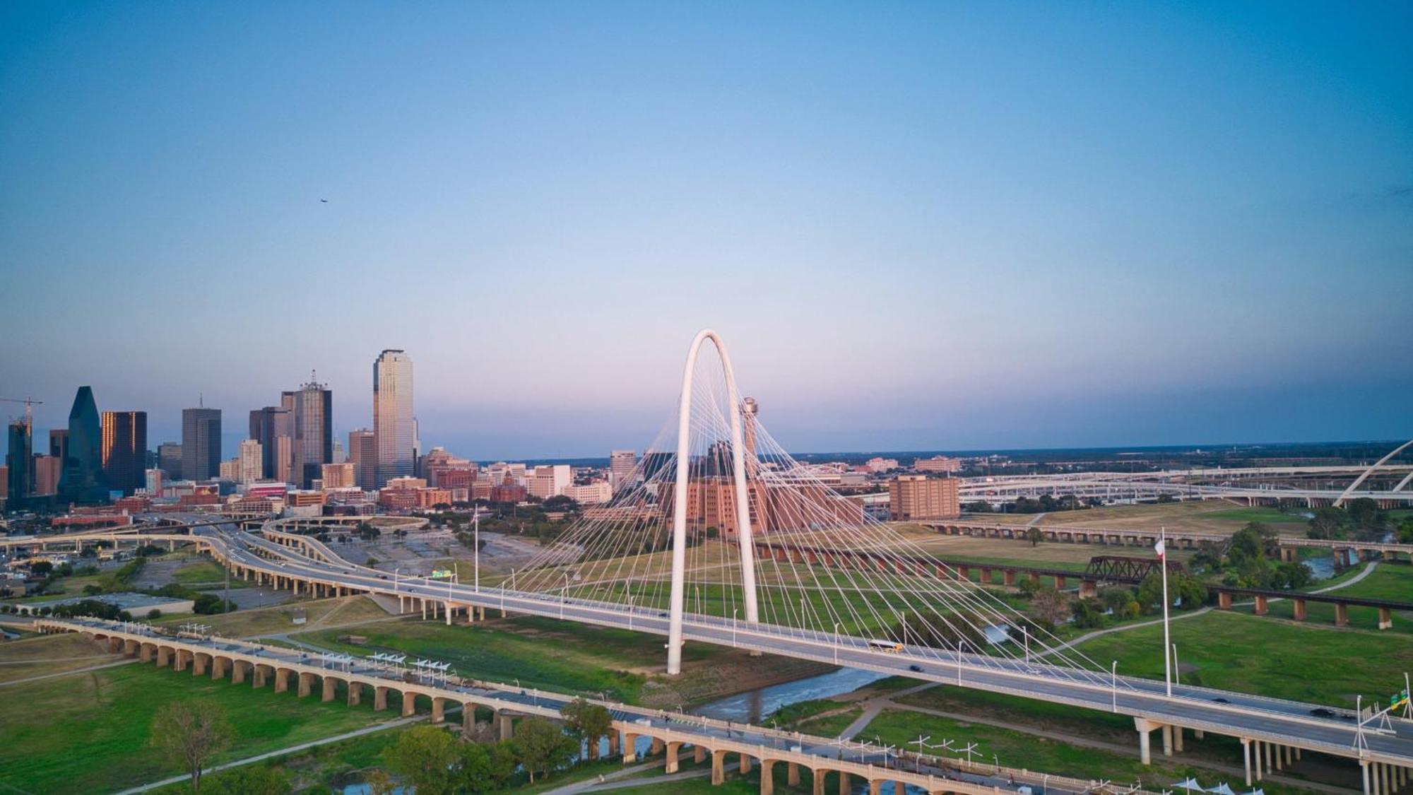 Crowne Plaza Dallas Market Ctr - Love Field, An Ihg Hotel מראה חיצוני תמונה