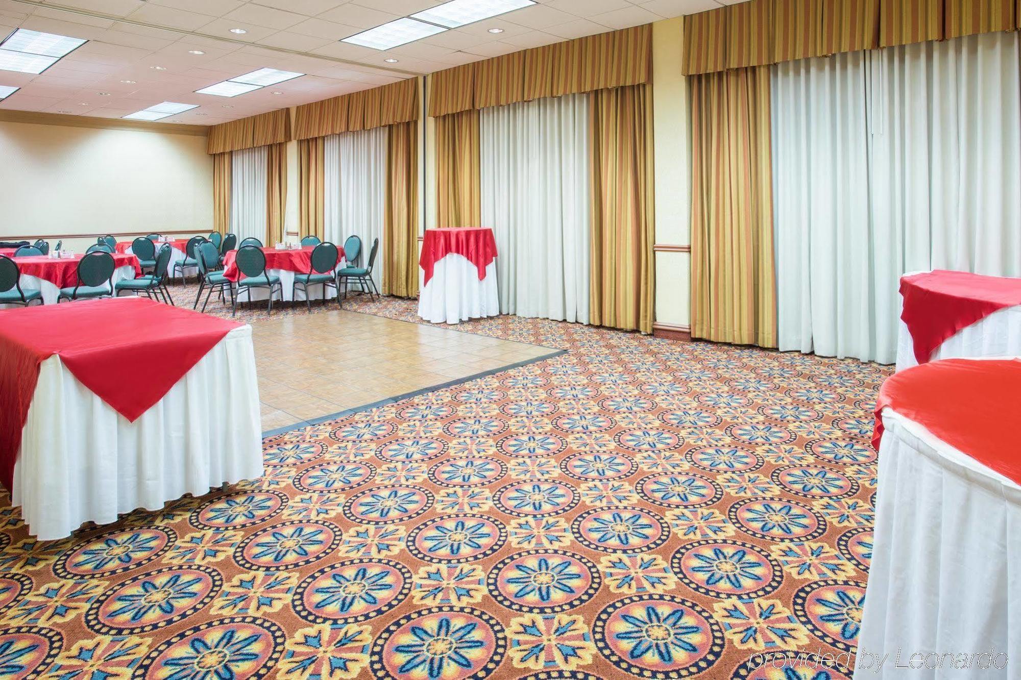 Crowne Plaza Dallas Market Ctr - Love Field, An Ihg Hotel מראה חיצוני תמונה
